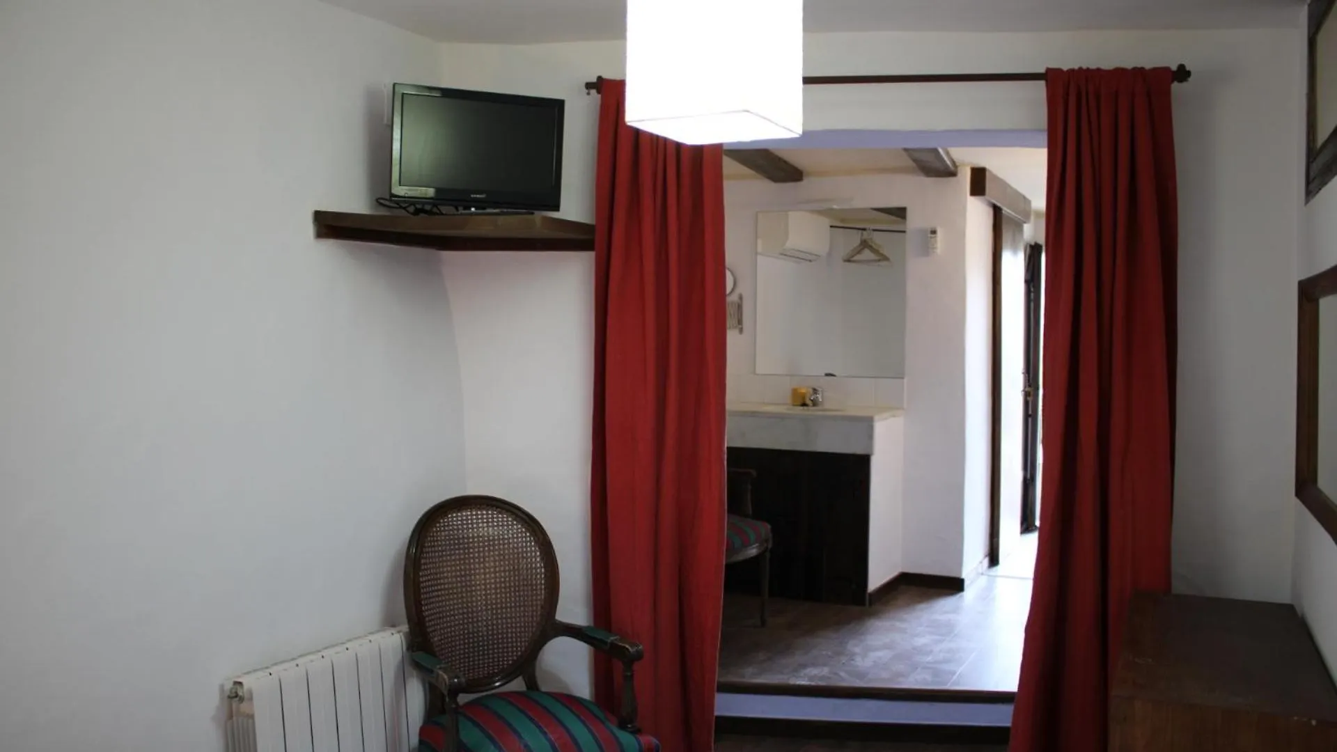 San Miguel de Cruilles Apartaments Rurals Ai Manyac ספרד